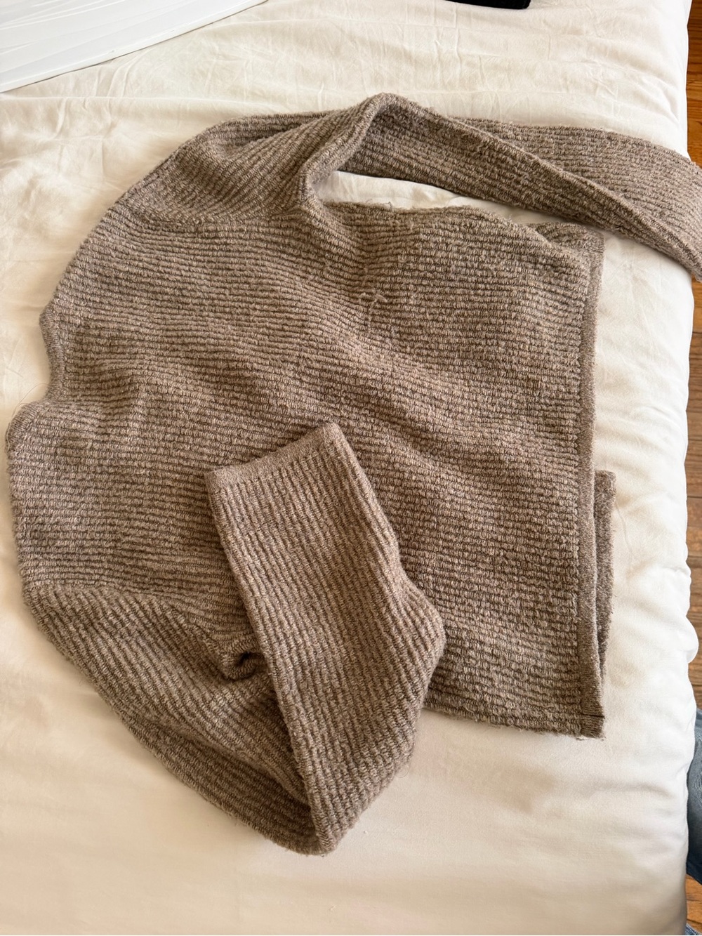 Abercrombie & FitchCozy Knit Cardigan Jacket in Taupe with Gold Buttons - Picture 4 of 4